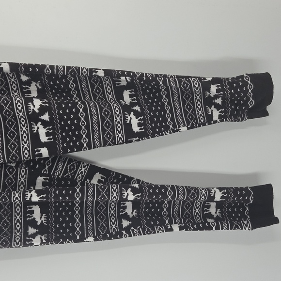 Cuddl Duds Black and White Velour Pajamas - Picture 11 of 16